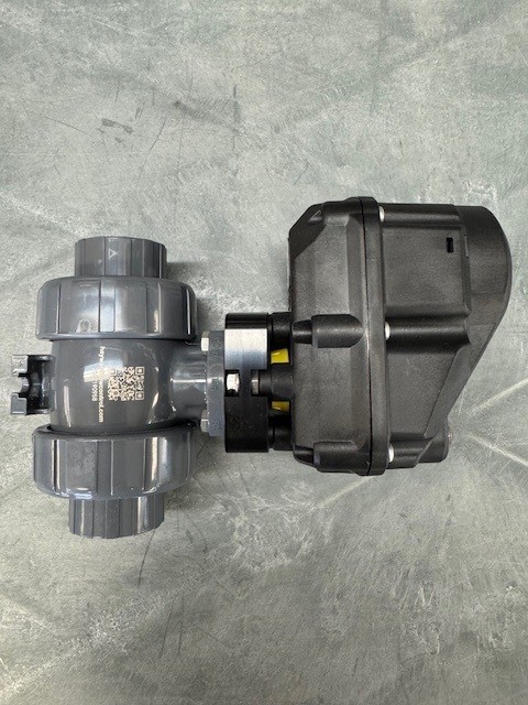 KZ-95F33-1CE9S-D0P 1 in. FNPT/Socket Weld 2 Way PVC Ball Valve
